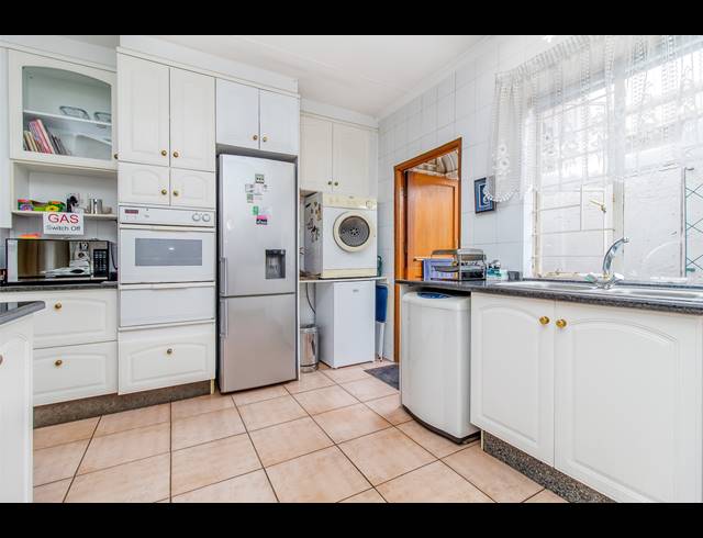 3 BEDROOM FREESTANDING FOR SALE IN KELLAND